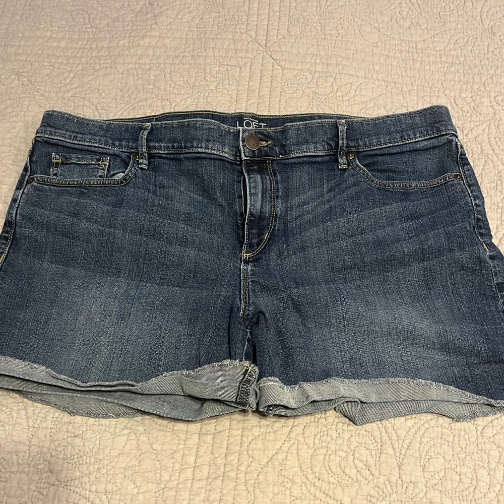 Ann Taylor Loft denim roll shorts. Size 16. EUC